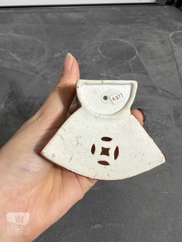 清中期珊瑚红釉描金粉彩小壁瓶 - 图6